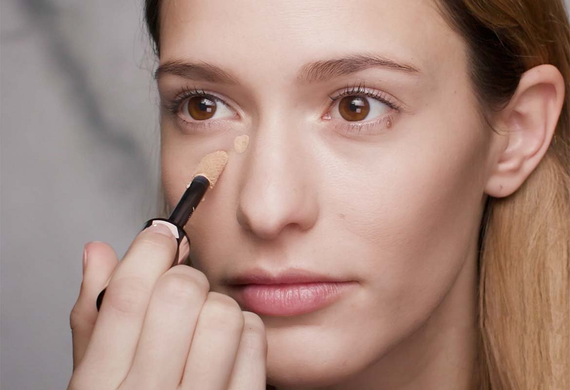 Descubre cómo aclarar tus ojeras con la gama de correctores More Than Concealer de L’Oréal Paris.